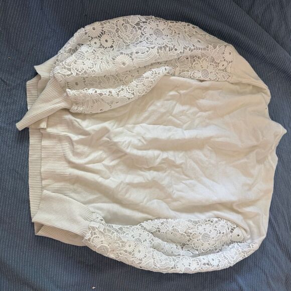 Ivory Sioni pullover with dreamy puffed lace sleeves - Picture 5 of 5